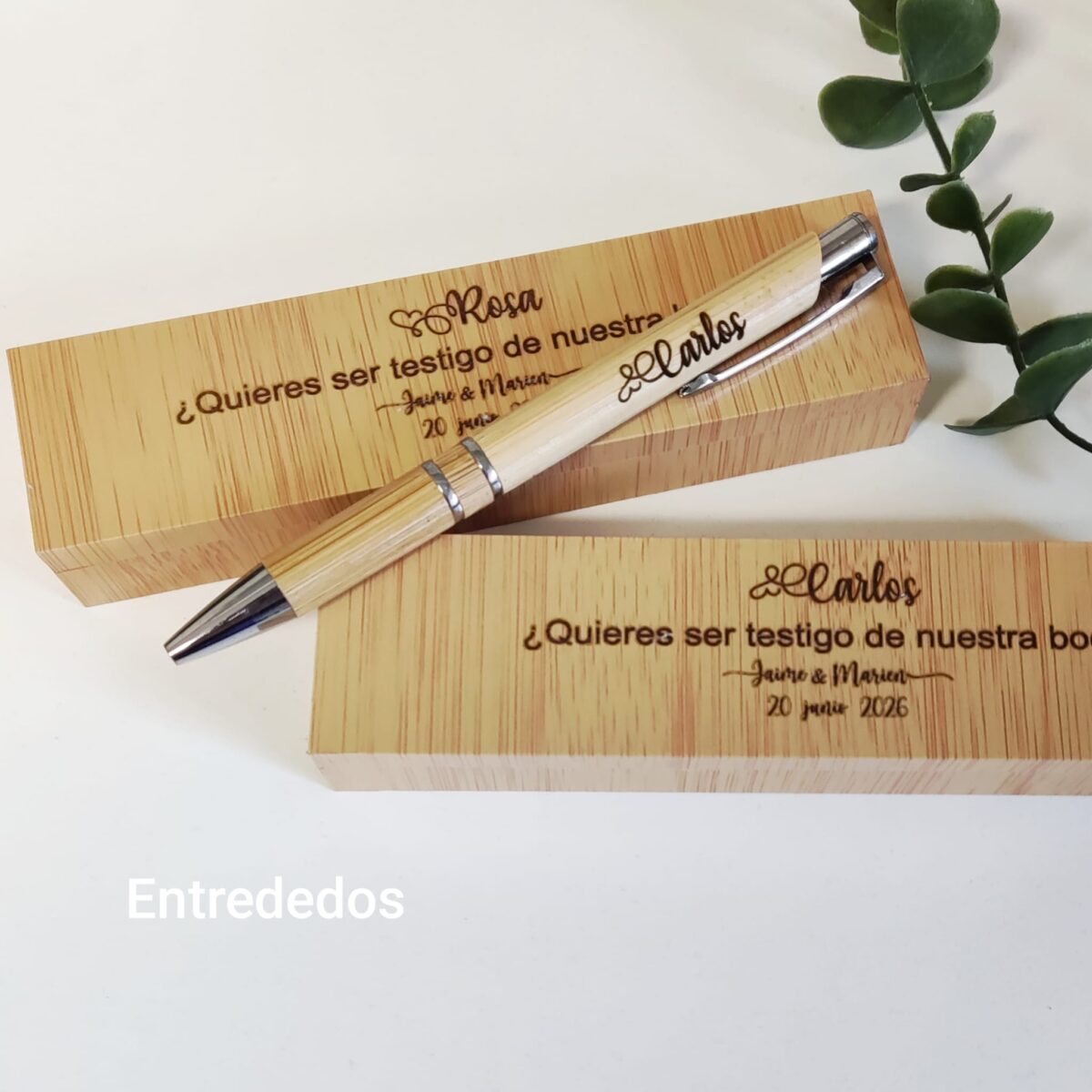 Bolígrafo personalizado + caja grabada para TESTIGOS. PADRINOS. ETC.. - Imagen 1