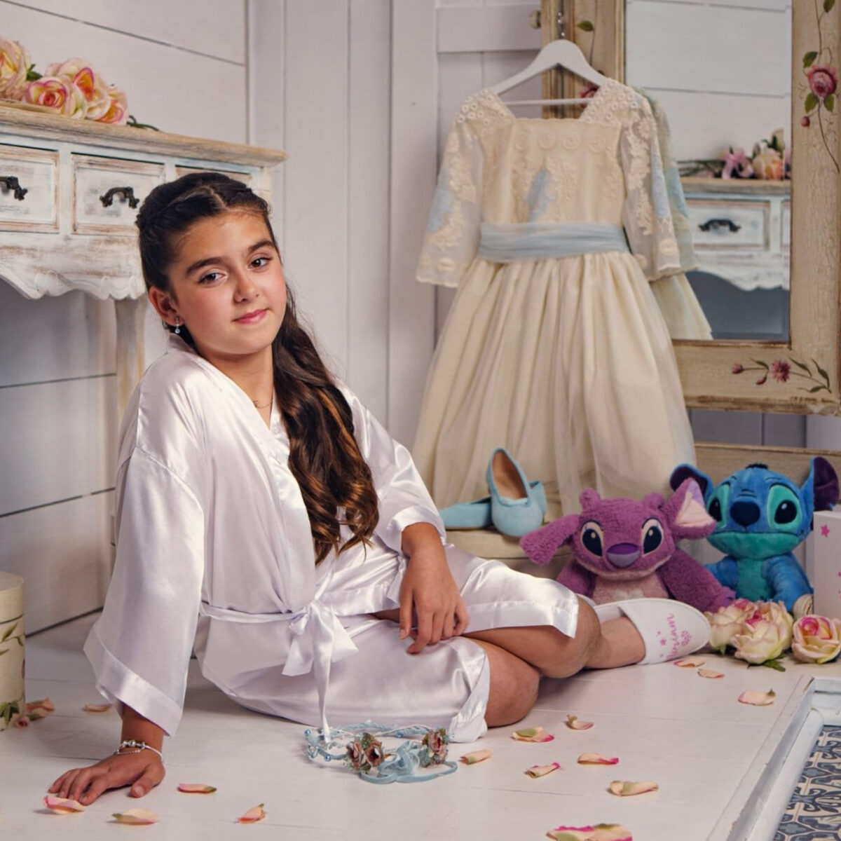 Bata de satén para niñas de comunión personalizadas - Imagen 5