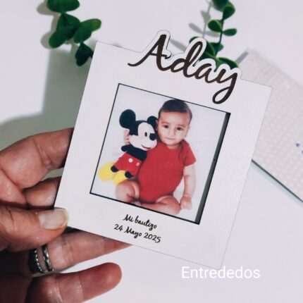 Marco de madera con fotografía para invitados