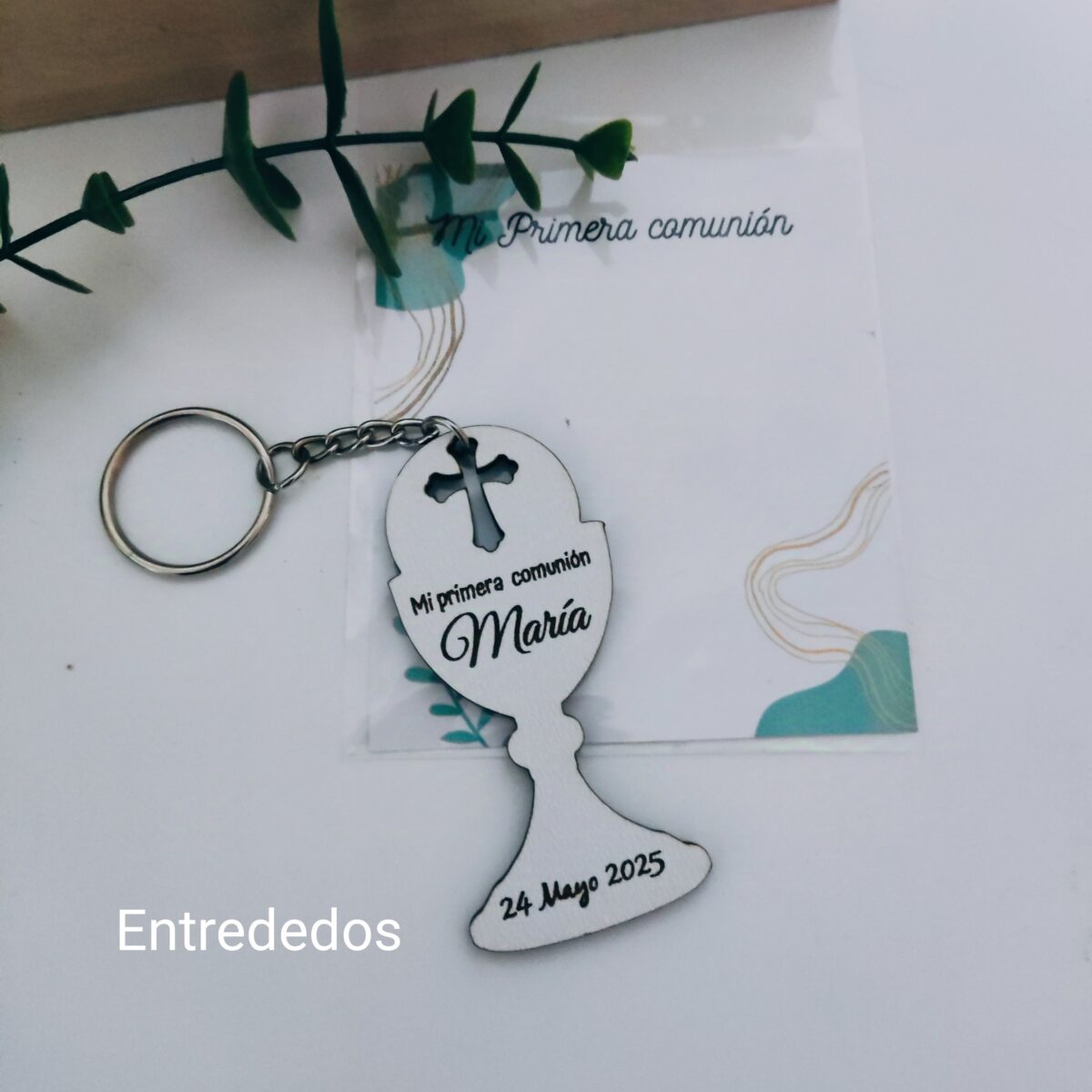 Llavero de madera personalizado diseño caliz - Imagen 1