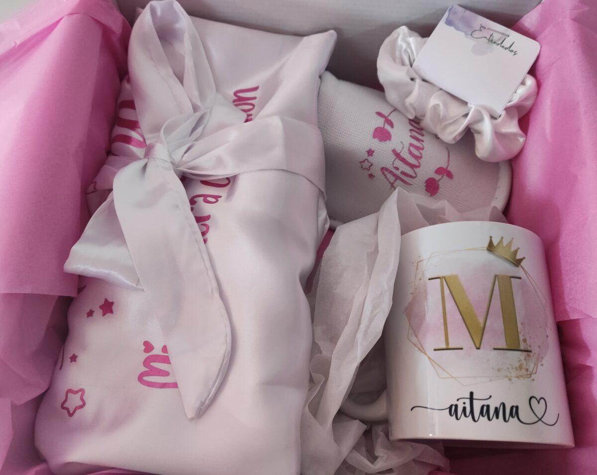 Bata de satén para niñas de comunión personalizadas - Imagen 30