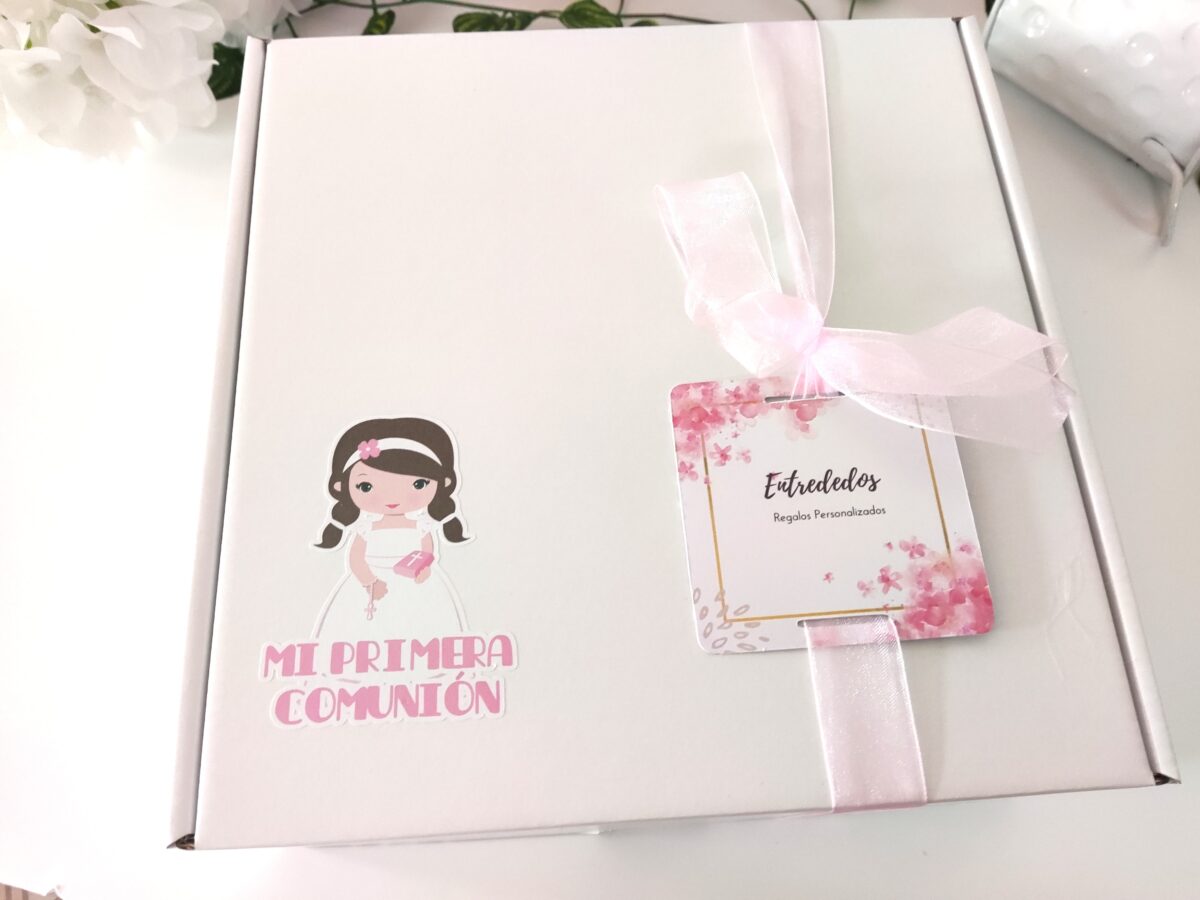 Bata de satén para niñas de comunión personalizadas - Imagen 34