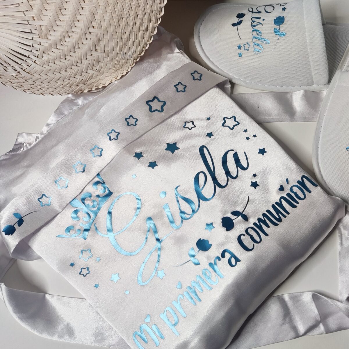 Bata de satén para niñas de comunión personalizadas - Imagen 26