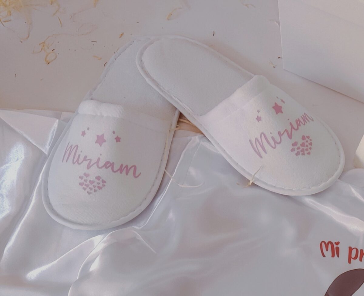 Bata de satén para niñas de comunión personalizadas - Imagen 32