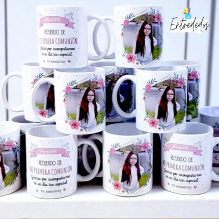 Taza de comunión floral con tu foto especial