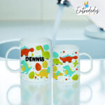 Esta taza con nombre personalizado es un regalo práctico y único, ideal para disfrutar del café o té. Personalízala con nombre, iniciales o mensaje especial y convierte un detalle cotidiano en un recuerdo inolvidable.