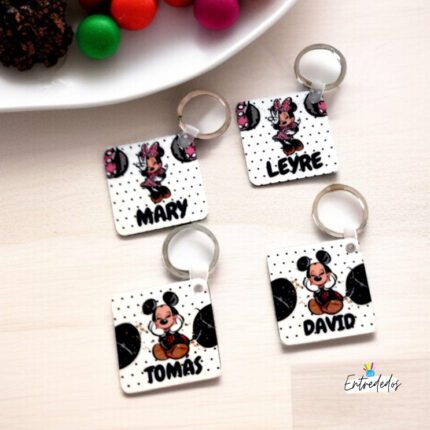 Llavero de Madera Personalizado – Mickey o Minnie