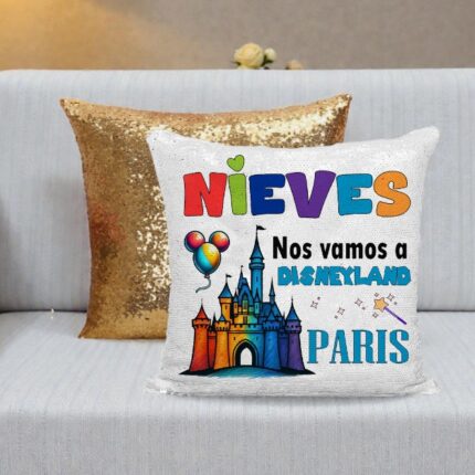Cojín de lentejuelas rosa personalizado con mensaje sorpresa de viaje a Disney