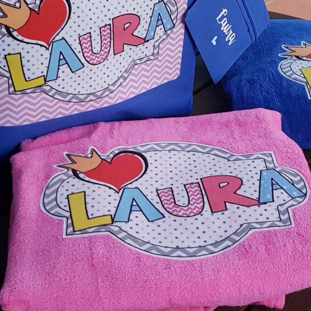 Toalla de playa de colores para profesora NOMBRE - Imagen 1