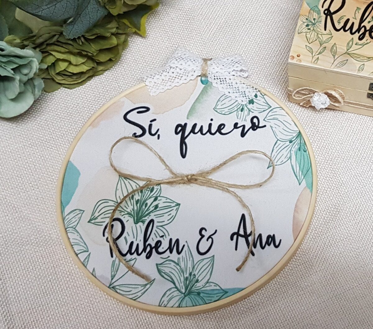 Bastidor porta alianzas diseño  flor verde - Imagen 2