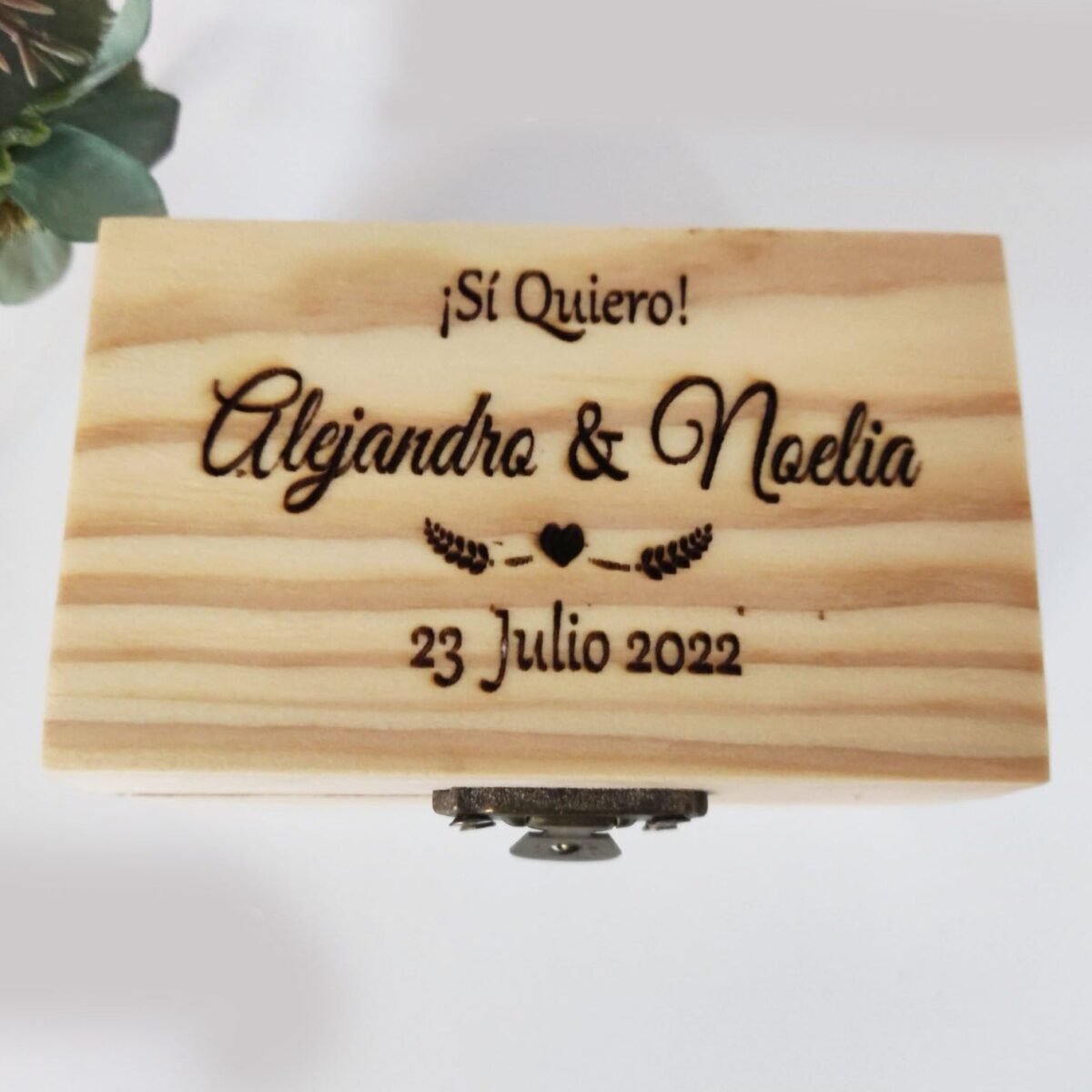 Caja porta alianzas grabada - Imagen 2