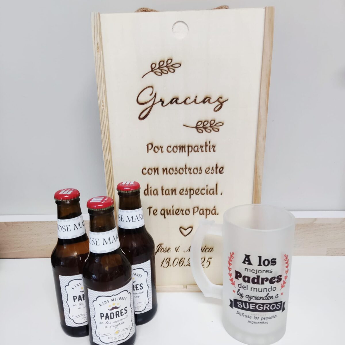 Caja de madera personalizada " LOS MEJORES PADRES" - Imagen 1