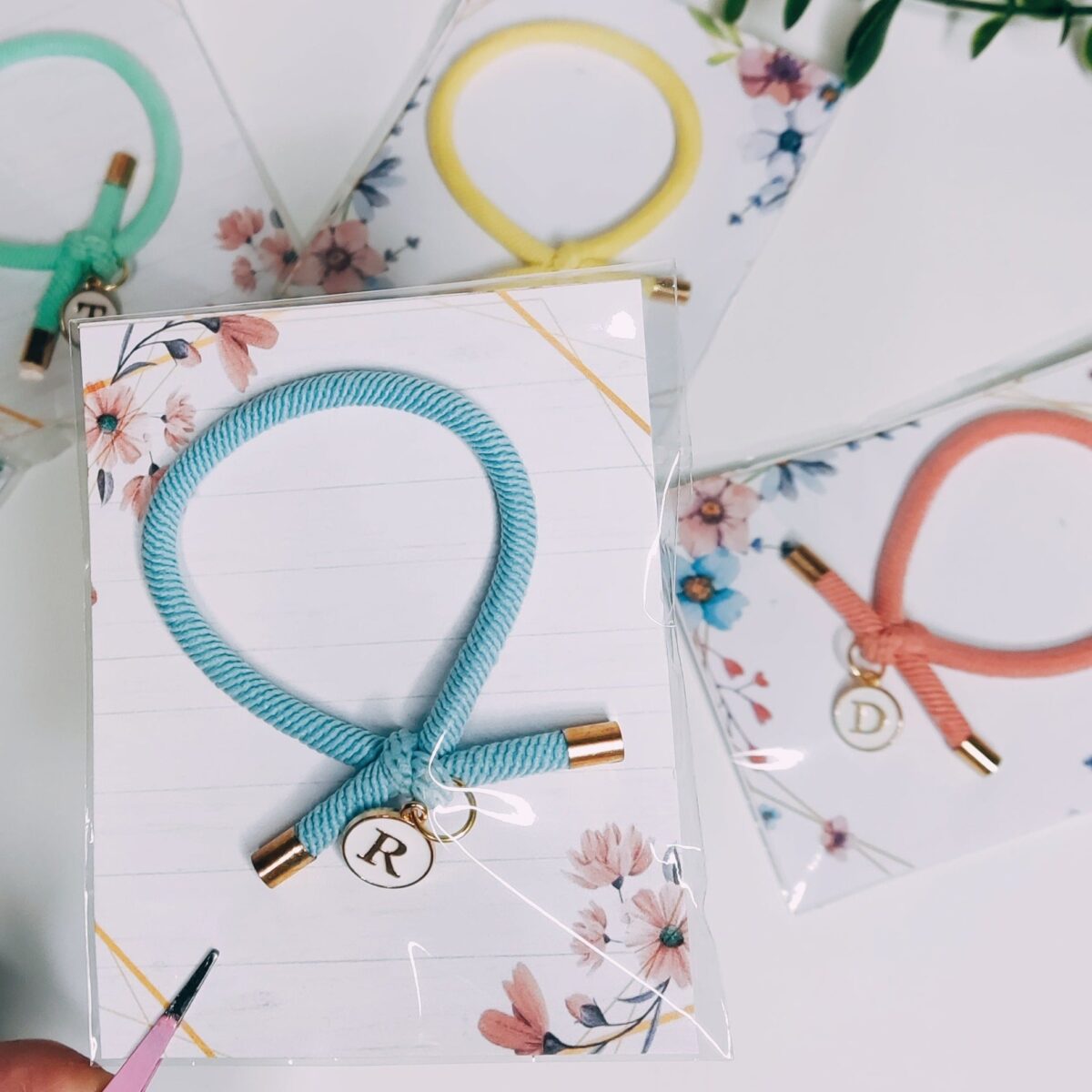 Pulsera elástica de colores con inicial - Imagen 5