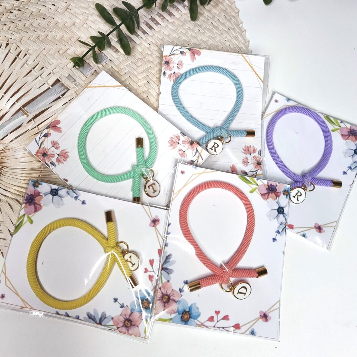 Pulsera elástica de colores con inicial - Imagen 3