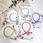 Pulsera elástica de colores personalizada con inicial