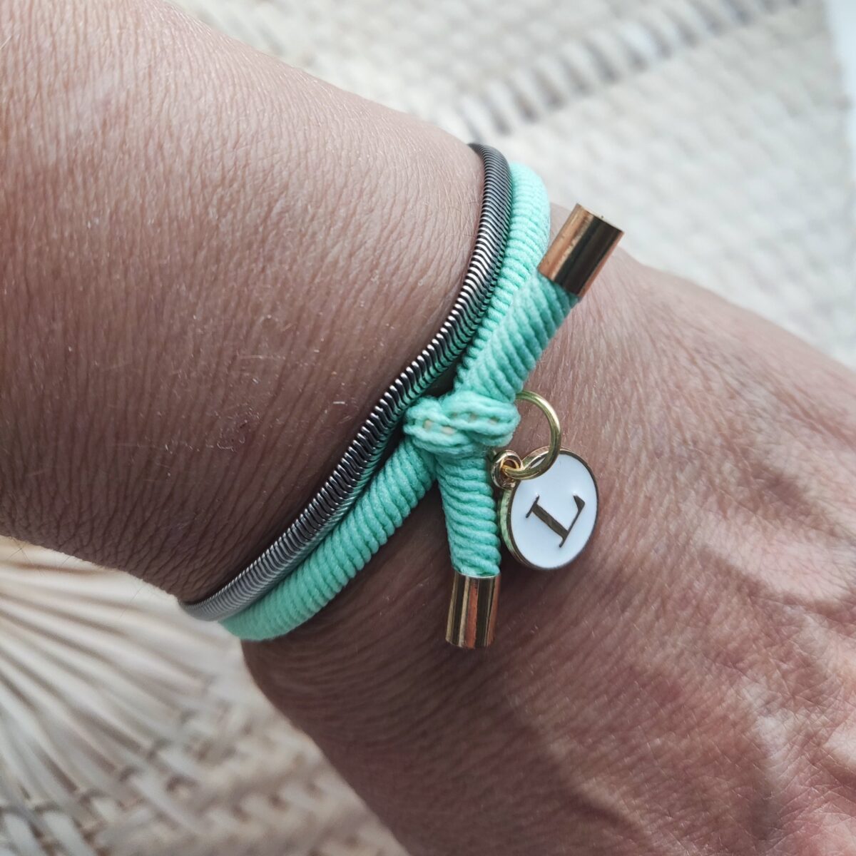 Pulsera elástica de colores con inicial - Imagen 2