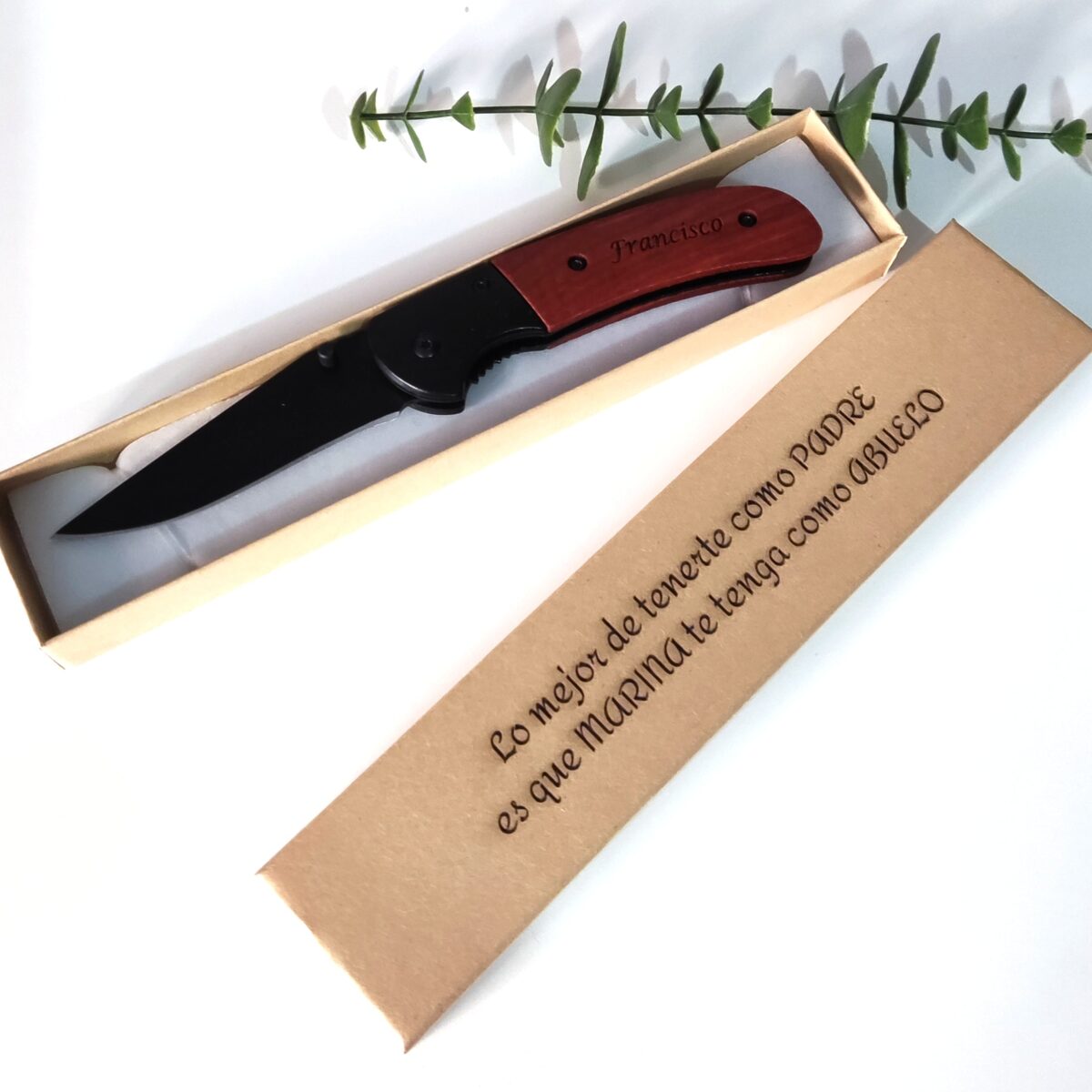 Navaja grabada a laser con mango de madera - Imagen 4