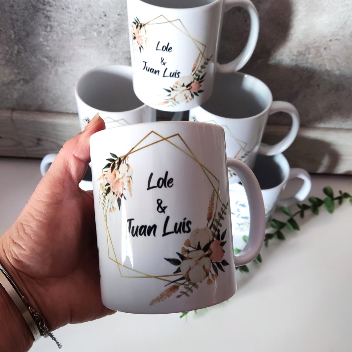 Taza aniversario de boda "DISEÑO FLORAL" - Imagen 5