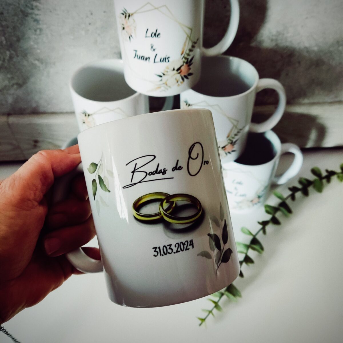 Taza aniversario de boda "DISEÑO FLORAL" - Imagen 4
