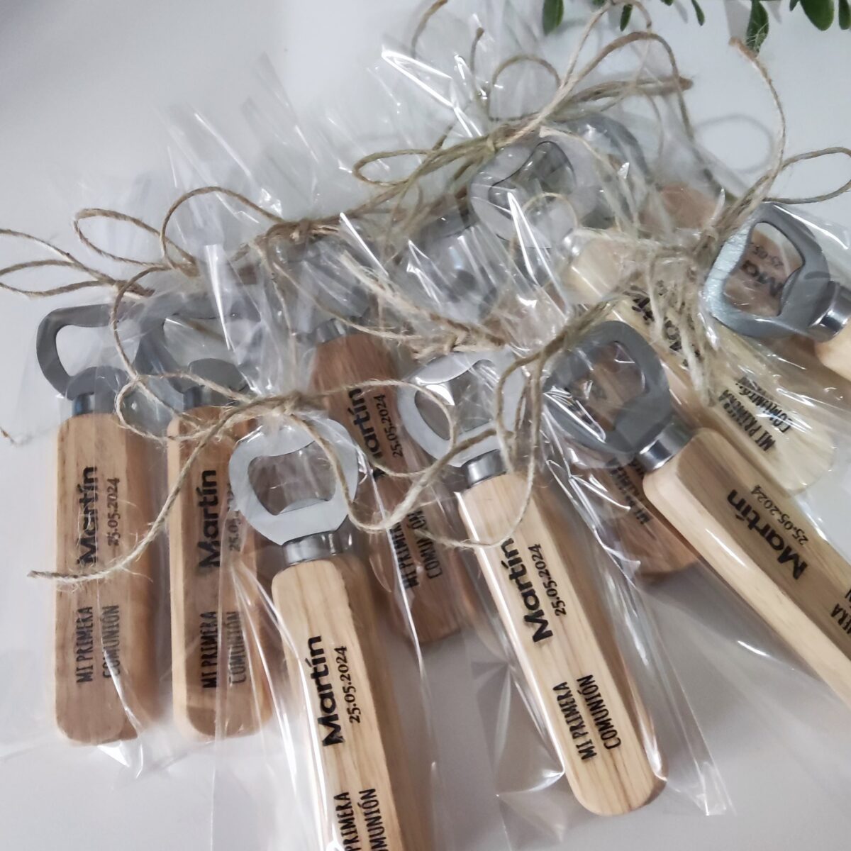 Abrebotellas alargado de madera personalizados - Imagen 2