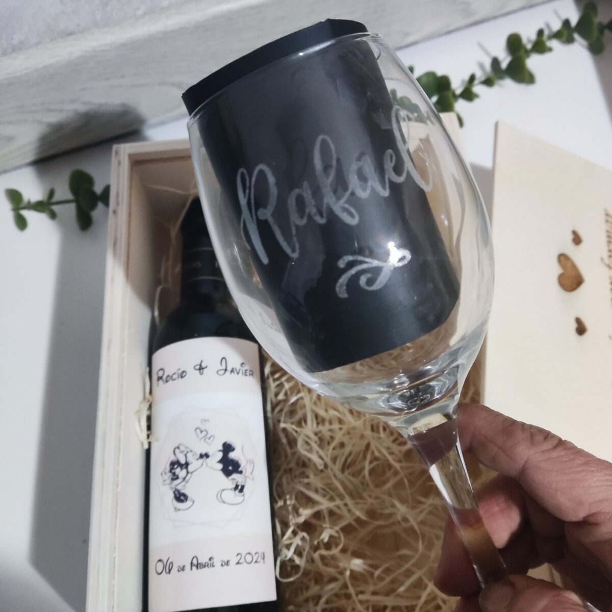 Caja de madera para vino de 375 ml + copa personalizada - Imagen 5