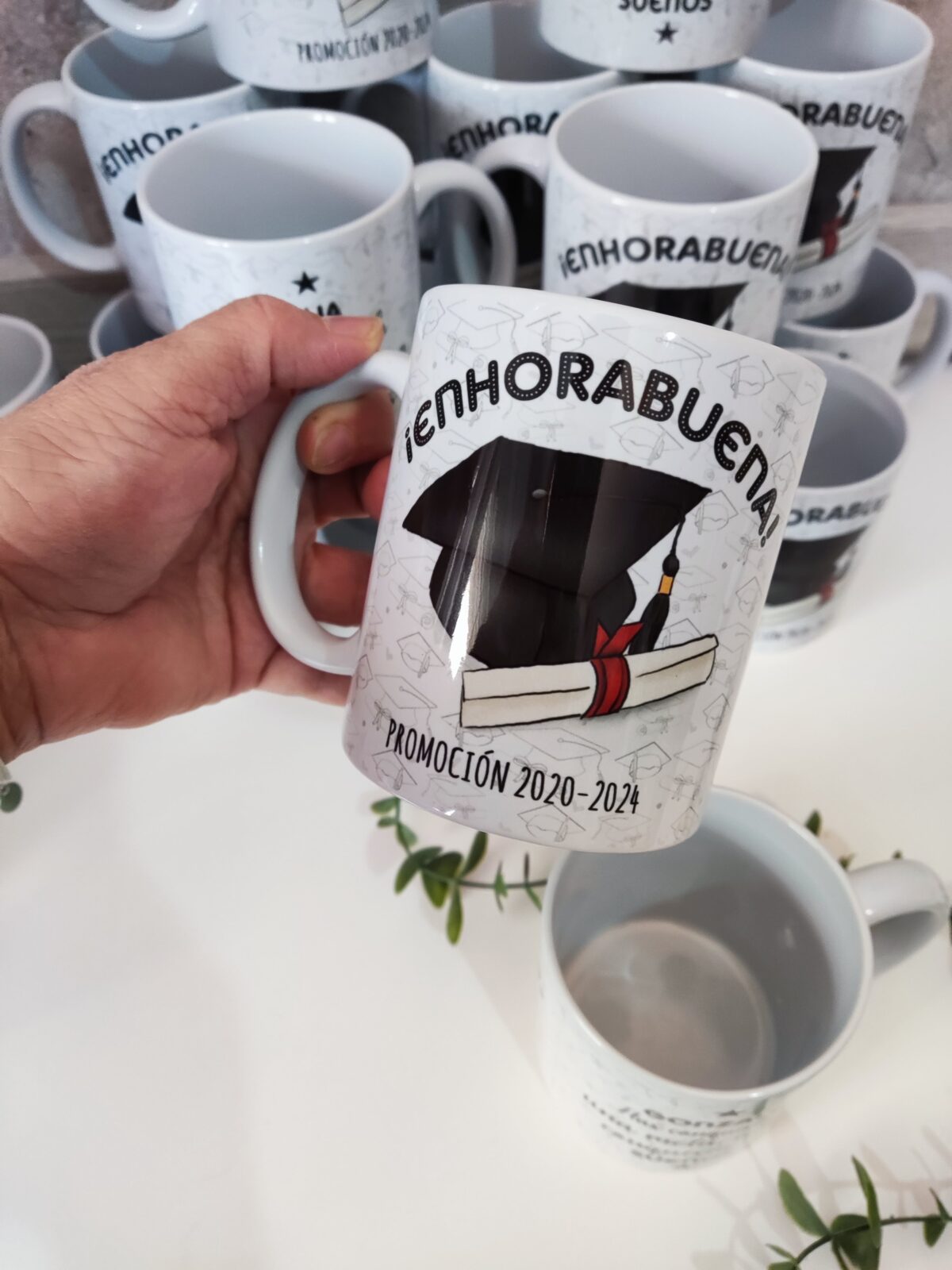 Taza personalizada para graduación - Imagen 3