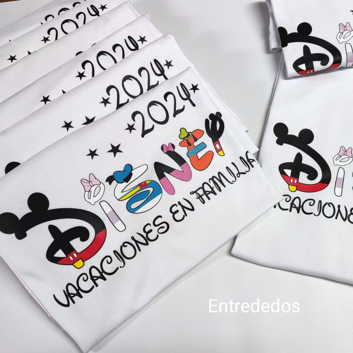 Camiseta viaje a Disney letras personajes disney - Imagen 2
