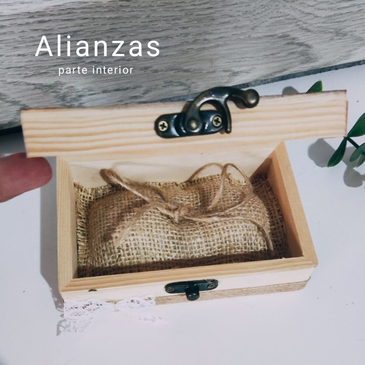 Caja porta arras o alianzas personalizada variedad de temáticas - Imagen 10