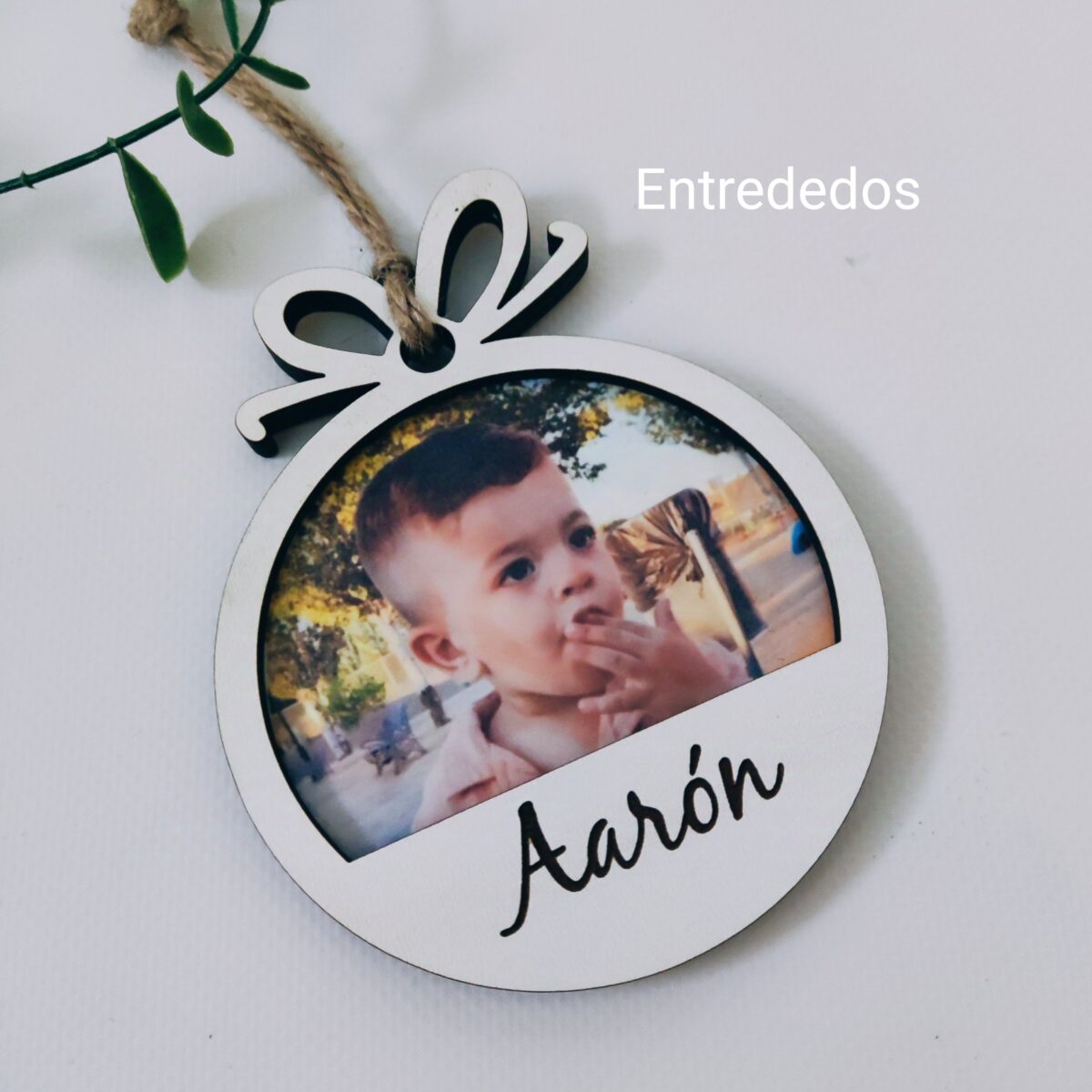 🎄 Bola madera personalizada con fotos diseño lazo - Imagen 4