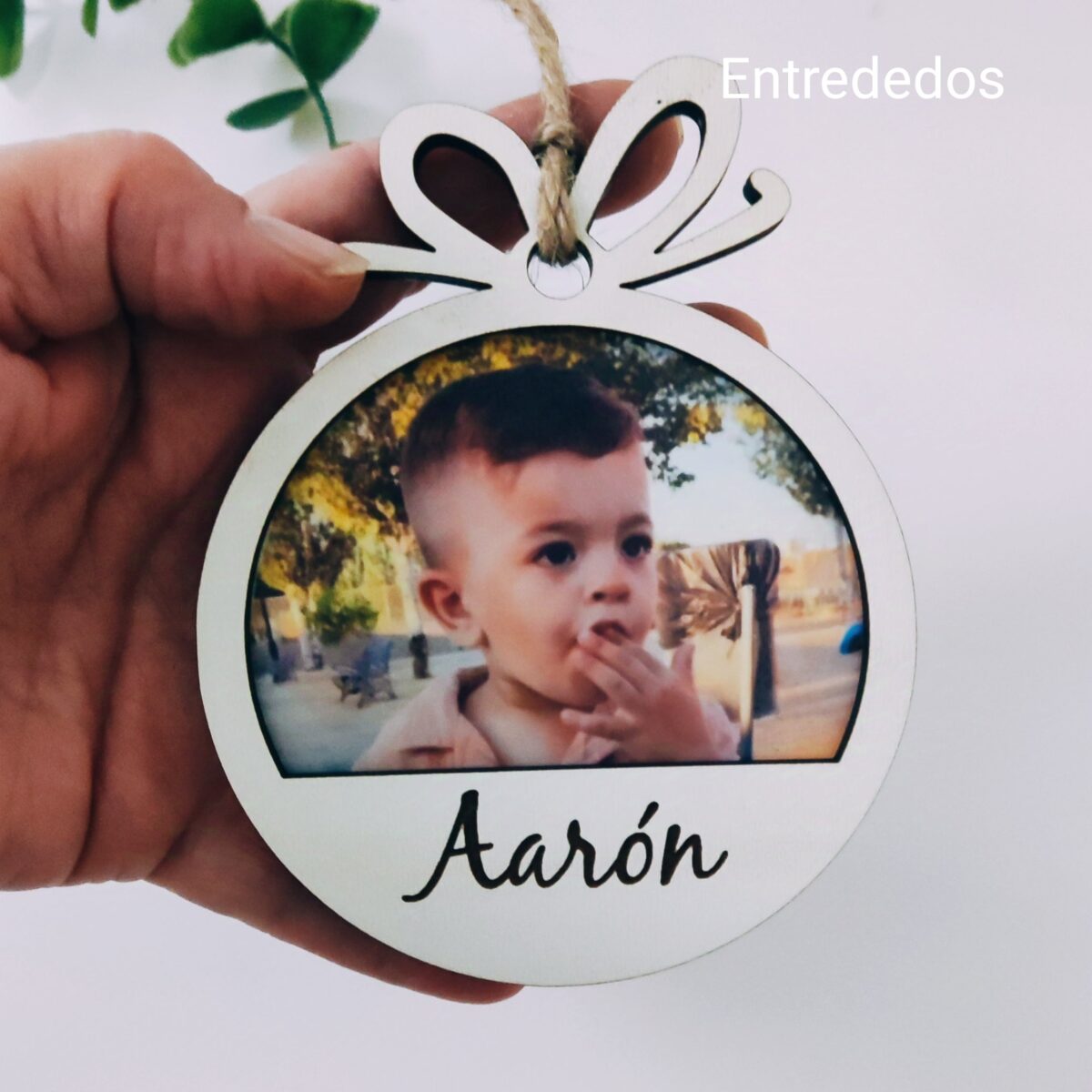 🎄 Bola madera personalizada con fotos diseño lazo - Imagen 2