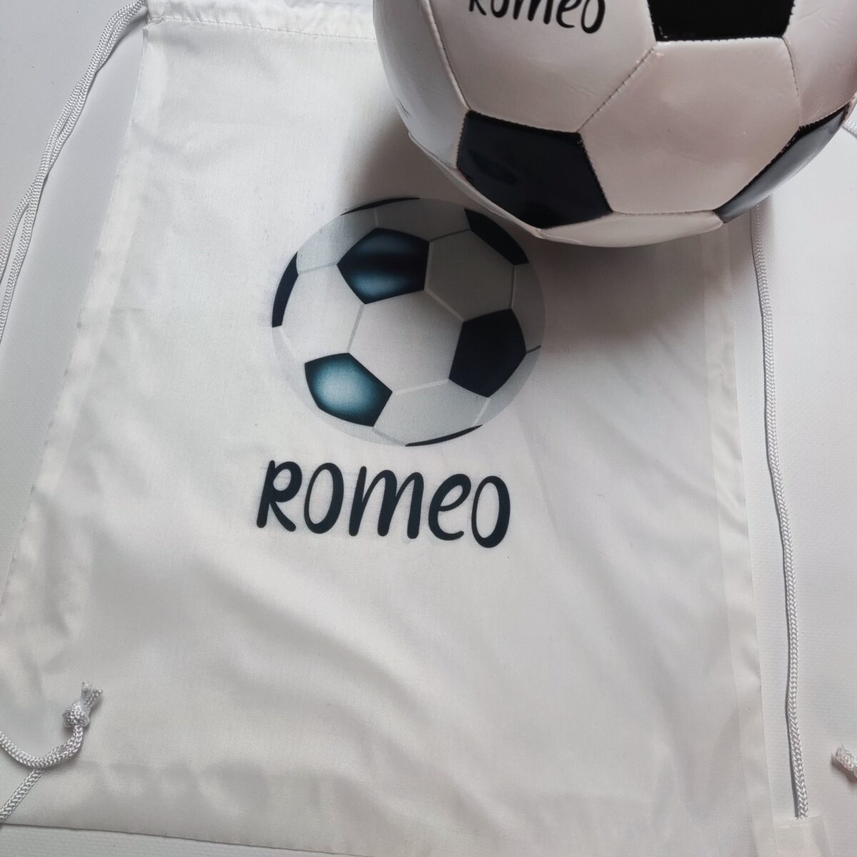 Mochila con el dibujo de un BALON + NOMBRE - Imagen 2