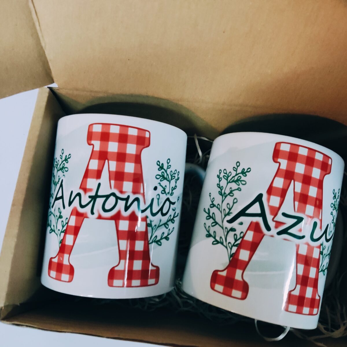 🎄 Taza navideña inicial cuadros Vicky - Imagen 3