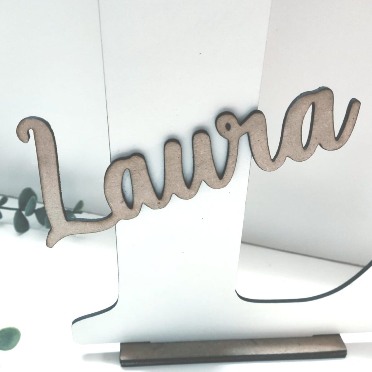 Iniciales de madera con nombre en relieve - Imagen 3