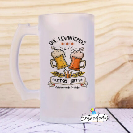 Jarra de cerveza que levantemos muchas jarras