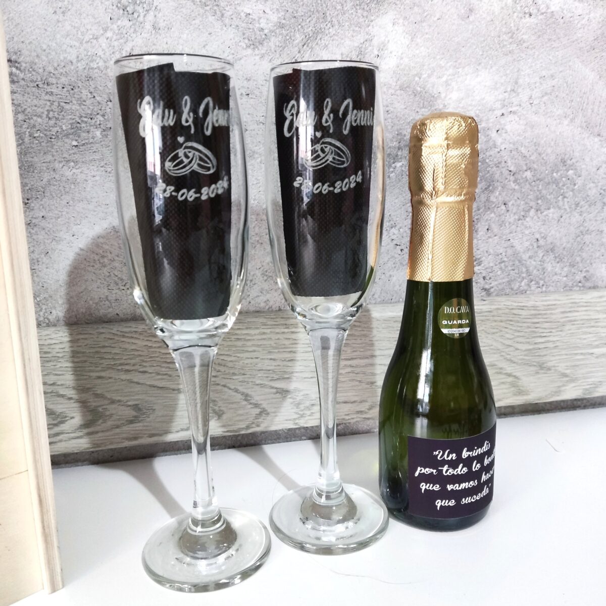 kit Caja de cartón con copas de cava - Imagen 6