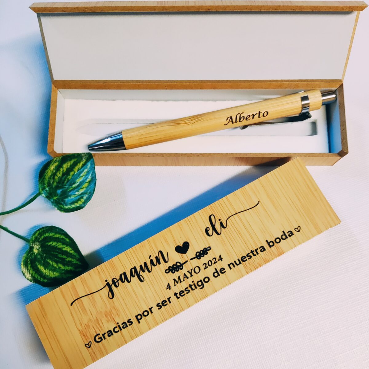 Bolígrafo personalizado + caja grabada para TESTIGOS. PADRINOS. ETC.. - Imagen 6