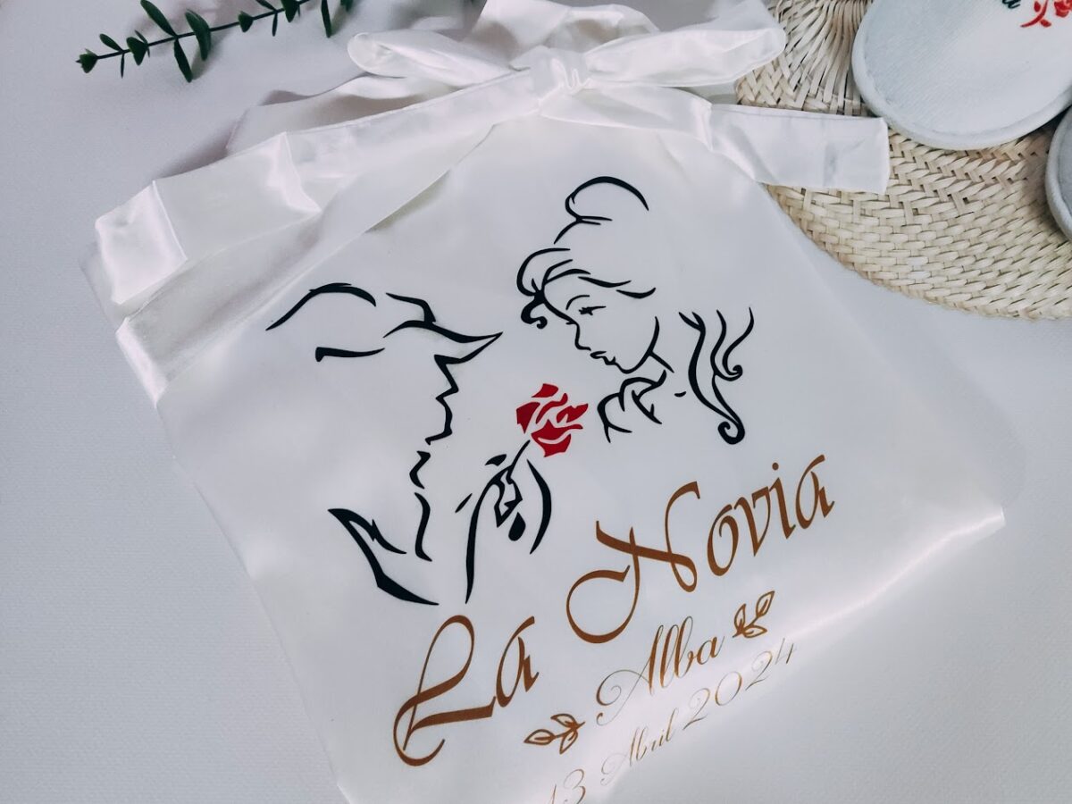 Bata novia "DISEÑO BELLA Y BESTIA" Premium - Imagen 3