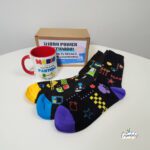 Set PAC-MAN con taza personalizada y tres pares de calcetines divertidos – Envío económico 3,99€