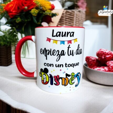 Taza personalizada con la frase “Sofía, empieza tu día con un toque Disney”, interior rojo, 300 ml, apta para lavavajillas