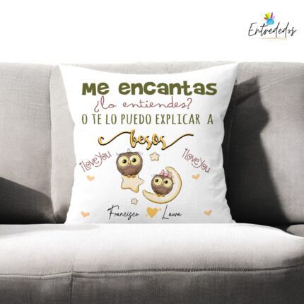 Cojín romántico personalizado de 40x40 cm con vuestros nombres y frase “Te comerías a besos”, relleno incluido, ideal para abrazar y regalar a tu pareja.