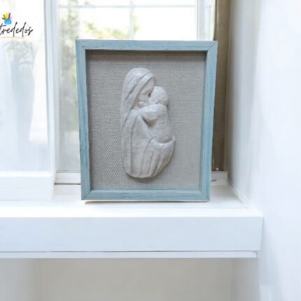 Cuadro El Tierno Abrazo de la Virgen María – Marco Natural/Azul