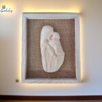 Cuadro El Tierno Abrazo de la Virgen María – Arte Religioso Artesanal y Único