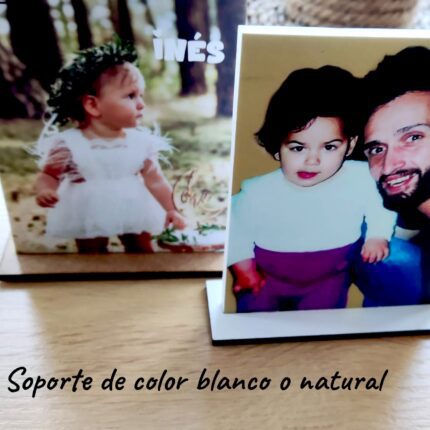 Lámina de cartón pluma personalizada de 10x8 cm con soporte de madera MDF en acabado madera o blanco, ideal como recuerdo para comunión, bautizo, cumpleaños o bodas de oro.