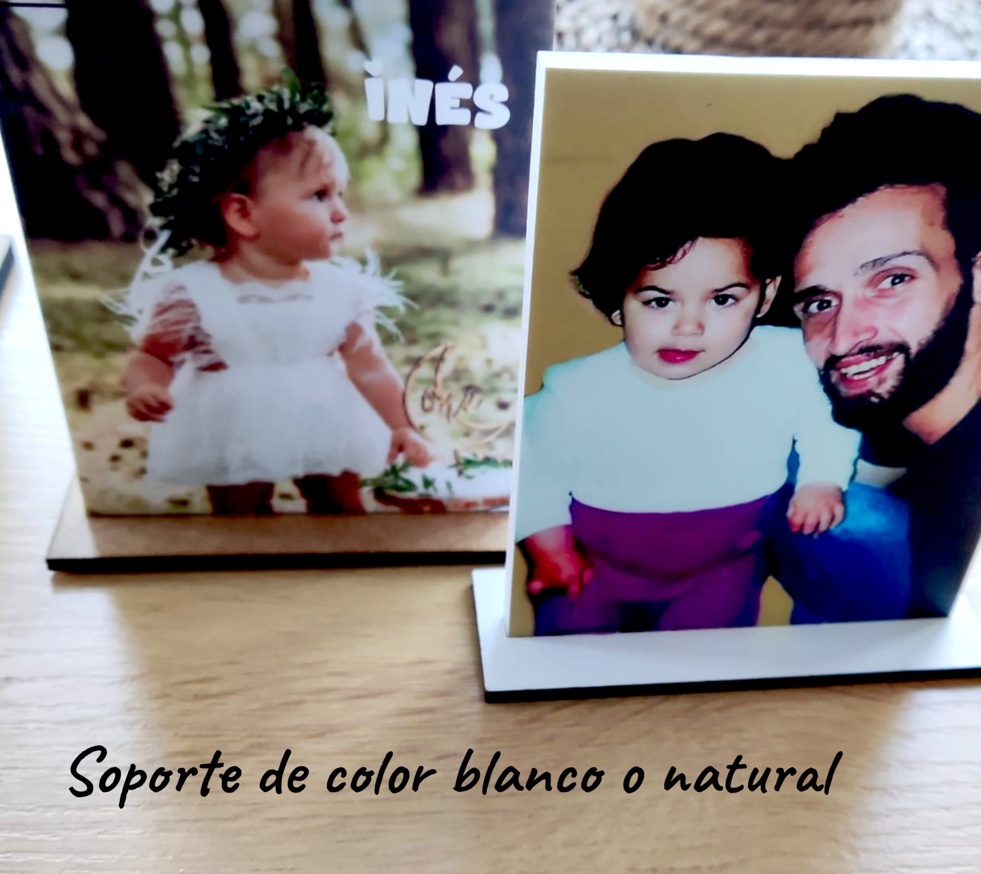 Lámina de cartón pluma personalizada de 10x8 cm con soporte de madera MDF en acabado madera o blanco, ideal como recuerdo para comunión, bautizo, cumpleaños o bodas de oro.