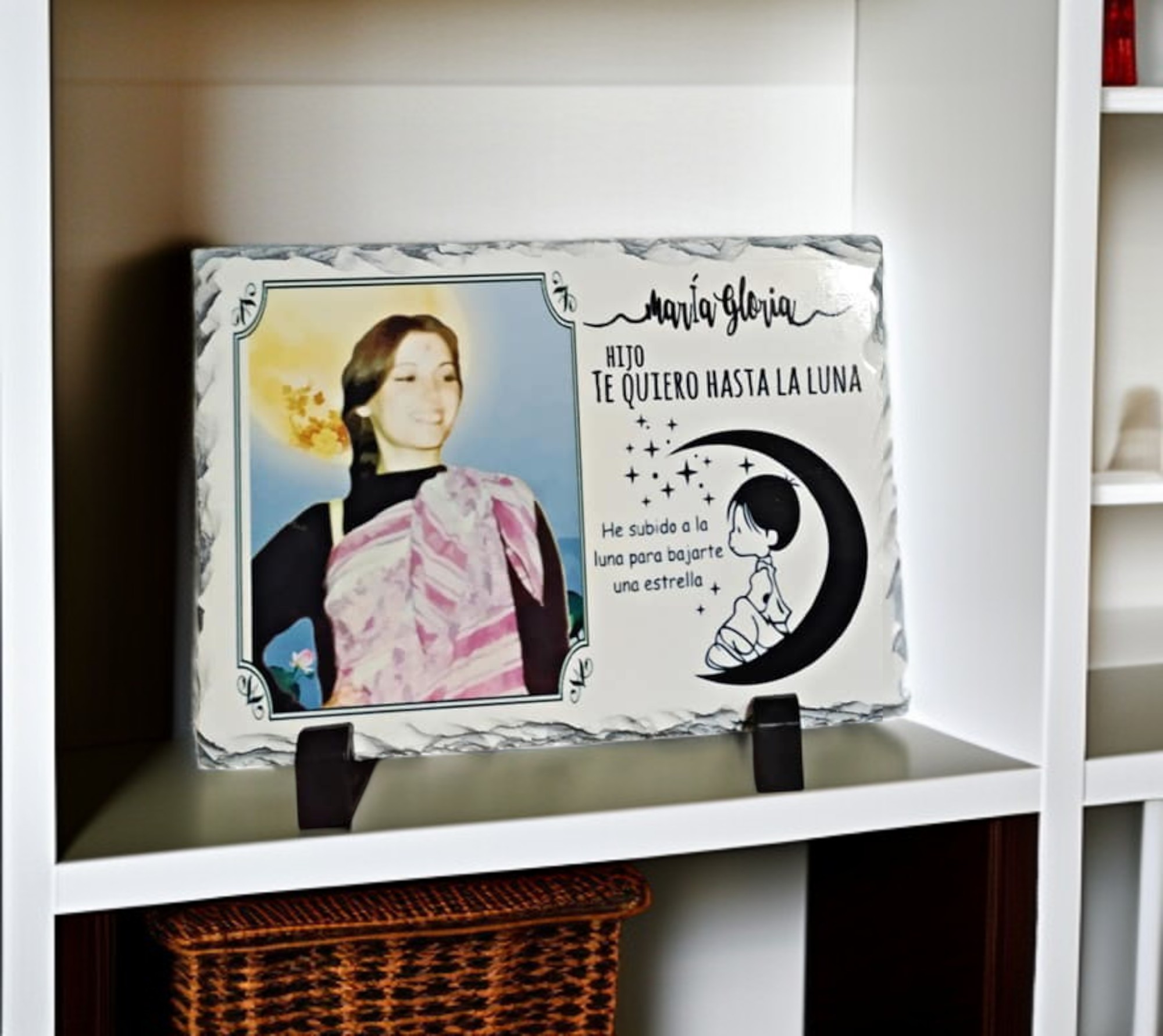 foto piedra personalizada con imagen y texto grabado en pizarra