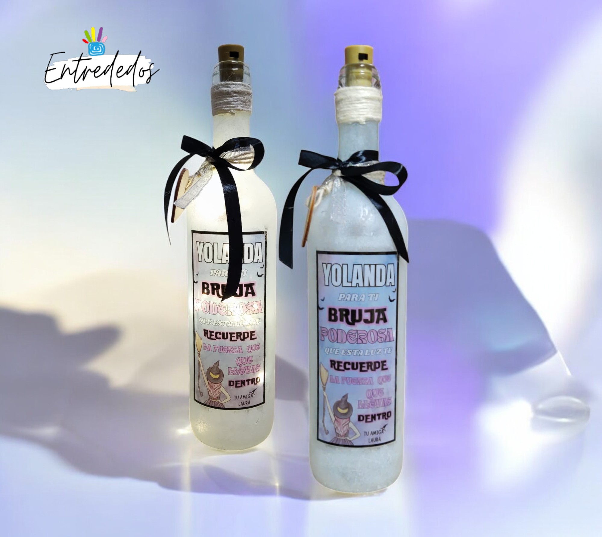 regalo-botella-luminosa-entrededos botella luminosa personalizada con nombre y frase positiva para mujer
