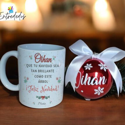 “Kit navideño personalizado con taza, bola roja y llavero”